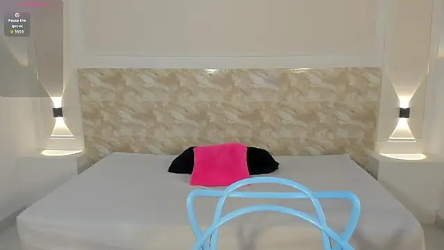 Snapshot of AliceRoss0 chatting on 10-21-25, 08:31 AliceRoss0 online show from 10-21-25, 08:31