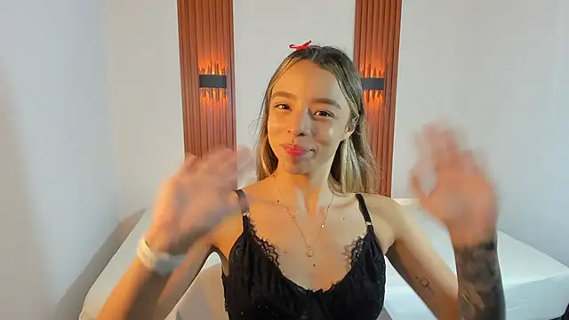 Snapshot of AliceRoss0 chatting on 11-29-25, 08:12 AliceRoss0 online show from 11-29-25, 08:12