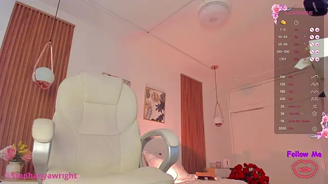 Snapshot of TiffanyWright chatting on 01-21-25, 07:17 TiffanyWright online show from 01-21-25, 07:17