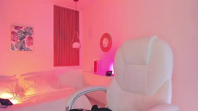 Snapshot of TiffanyWright chatting on 10-04-25, 12:58 TiffanyWright online show from 10-04-25, 12:58