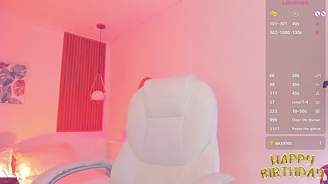 Snapshot of TiffanyWright chatting on 10-20-25, 12:16 TiffanyWright online show from 10-20-25, 12:16