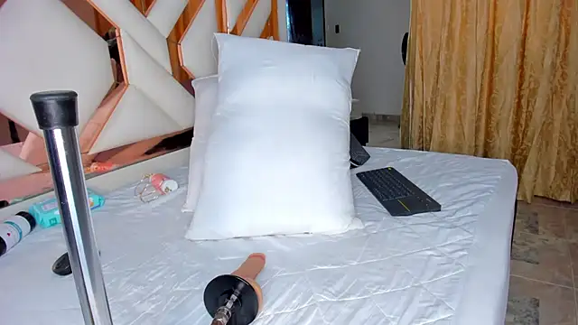 CintiaVega online show from 10-28-25, 12:09