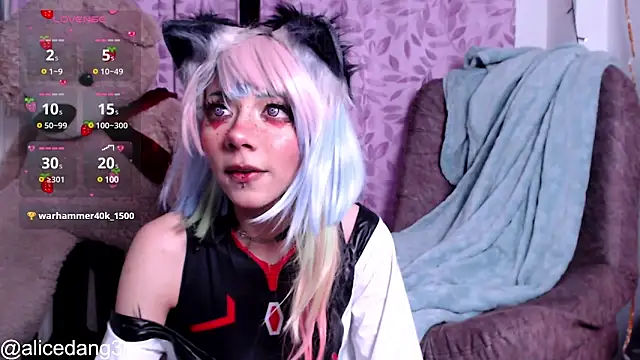 Snapshot of Alicedangerrr chatting on 02-19-25, 01:51 Alicedangerrr online show from 02-19-25, 01:51