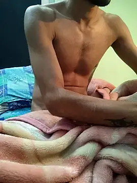 Snapshot of king_boy chatting on 01-20-25, 07:46 king boy online show from 01-20-25, 07:46