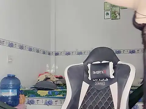 family196 online show from 09-27-25, 04:17