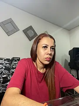 Snapshot of AnnbellaRosse chatting on 01-01-25, 01:04 AnnbellaRosse online show from 01-01-25, 01:04