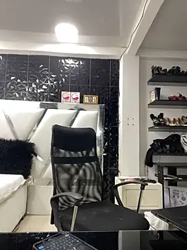 Snapshot of AnnbellaRosse chatting on 02-03-25, 03:27 AnnbellaRosse online show from 02-03-25, 03:27