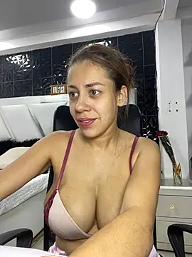 Snapshot of AnnbellaRosse chatting on 03-12-25, 01:58 AnnbellaRosse online show from 03-12-25, 01:58