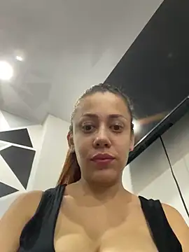 Snapshot of AnnbellaRosse chatting on 03-18-25, 05:31 AnnbellaRosse online show from 03-18-25, 05:31