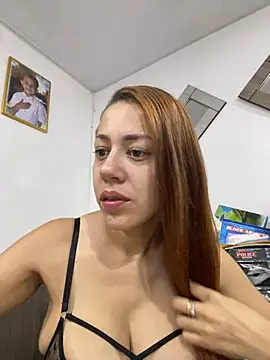 Snapshot of AnnbellaRosse chatting on 03-19-25, 02:13 AnnbellaRosse online show from 03-19-25, 02:13