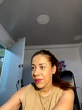 Snapshot of AnnbellaRosse chatting on 09-09-25, 04:17 AnnbellaRosse online show from 09-09-25, 04:17