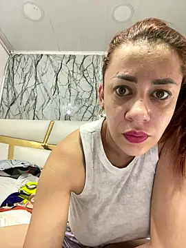 Snapshot of AnnbellaRosse chatting on 09-24-25, 04:32 AnnbellaRosse online show from 09-24-25, 04:32