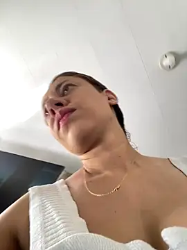 Snapshot of AnnbellaRosse chatting on 09-25-25, 06:44 AnnbellaRosse online show from 09-25-25, 06:44