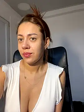 Snapshot of AnnbellaRosse chatting on 09-30-25, 03:50 AnnbellaRosse online show from 09-30-25, 03:50