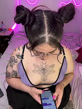 Mizztikaa online show from 01-17-25, 02:39