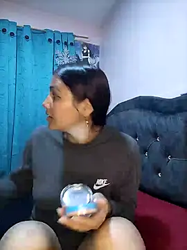 Nahiara velez online show from 02-08-25, 11:45