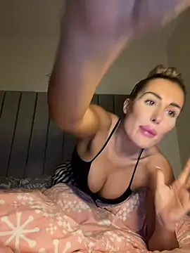 Snapshot of UKSYDNEYFOX chatting on 02-21-25, 09:43 UKSYDNEYFOX online show from 02-21-25, 09:43