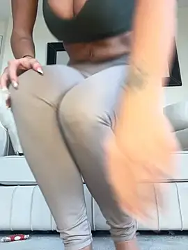 Snapshot of UKSYDNEYFOX chatting on 02-24-25, 12:59 UKSYDNEYFOX online show from 02-24-25, 12:59