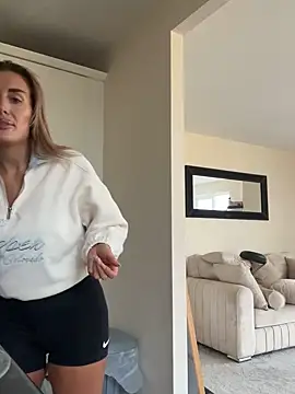 Snapshot of UKSYDNEYFOX chatting on 02-26-25, 02:14 UKSYDNEYFOX online show from 02-26-25, 02:14