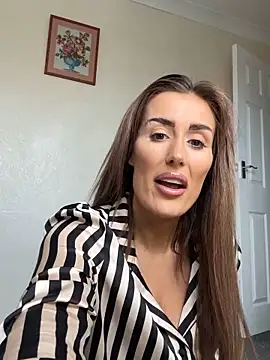 Snapshot of UKSYDNEYFOX chatting on 03-08-25, 09:17 UKSYDNEYFOX online show from 03-08-25, 09:17