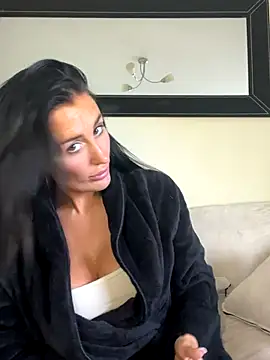 Snapshot of UKSYDNEYFOX chatting on 09-17-25, 01:35 UKSYDNEYFOX online show from 09-17-25, 01:35