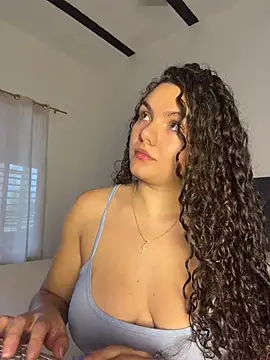 Snapshot of eva_y_marcelo chatting on 06-18-26, 01:15 eva y marcelo online show from 06-18-26, 01:15