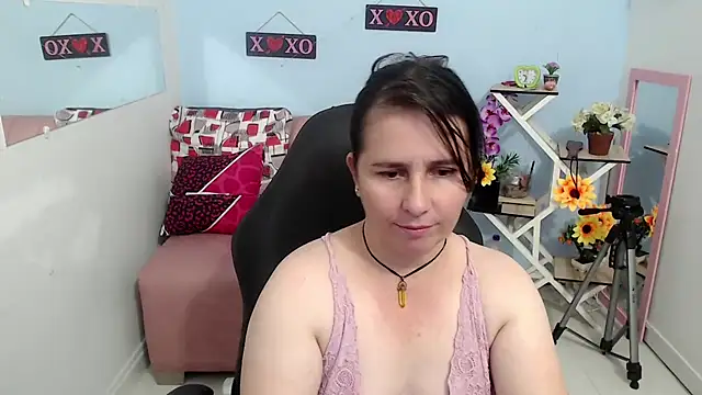 victoria jones online show from 10-04-25, 02:26