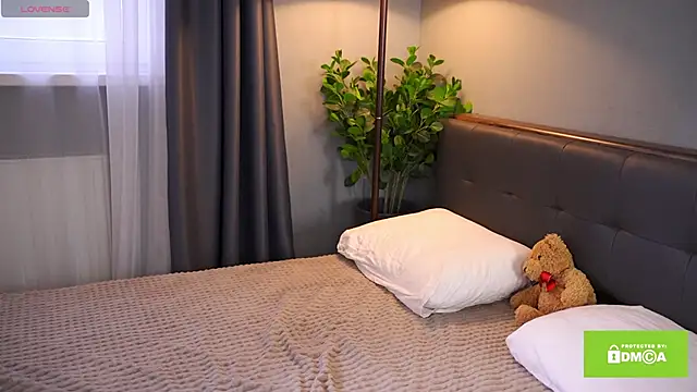 Snapshot of Bellacle chatting on 02-17-25, 01:10 Bellacle online show from 02-17-25, 01:10