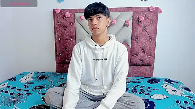 Snapshot of Santy_carrington chatting on 03-15-25, 03:40 Santy carrington online show from 03-15-25, 03:40