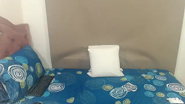 Snapshot of kimberlyjamexxx chatting on 02-27-26, 04:23 kimberlyjamexxx online show from 02-27-26, 04:23