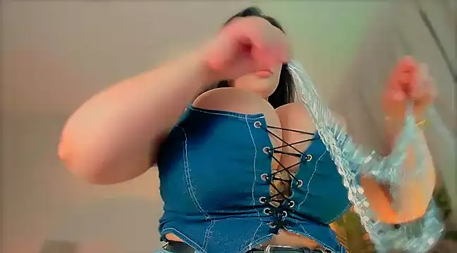 Snapshot of _cherry_bloss_ chatting on 02-23-25, 04:17 cherry bloss online show from 02-23-25, 04:17