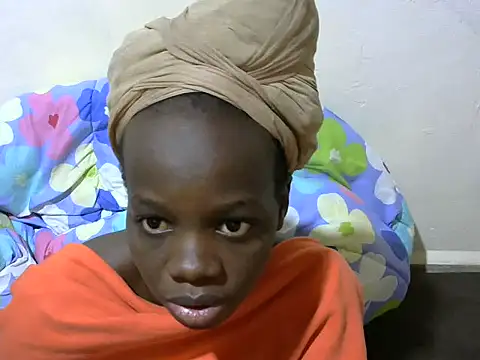 Snapshot of Thicky_kyla chatting on 05-15-26, 12:12 Thicky kyla online show from 05-15-26, 12:12