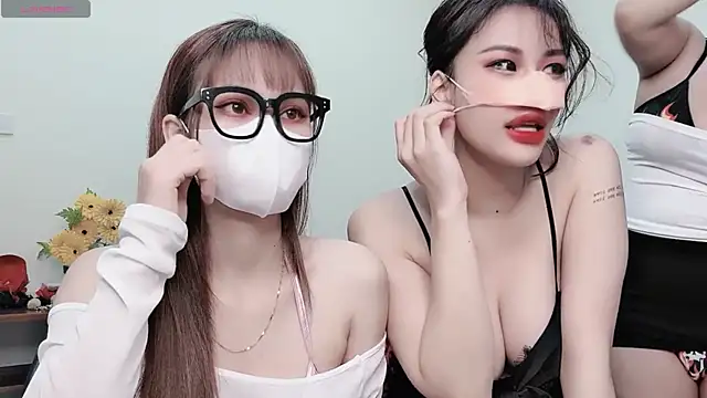 Snapshot of LyLy_Office chatting on 12-18-24, 02:10 LyLy Office online show from 12-18-24, 02:10