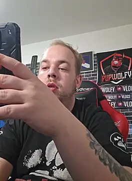 PupW0lfy online show from 10-10-25, 03:11