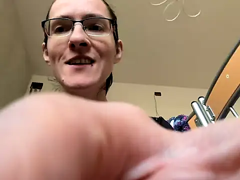 Snapshot of Milky_hairy_mommy chatting on 02-09-25, 01:46 Milky hairy mommy online show from 02-09-25, 01:46