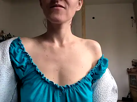 Snapshot of Milky_hairy_mommy chatting on 03-11-25, 10:07 Milky hairy mommy online show from 03-11-25, 10:07