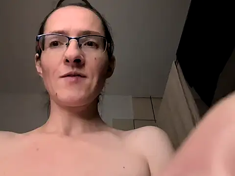 Snapshot of Milky_hairy_mommy chatting on 03-18-25, 08:15 Milky hairy mommy online show from 03-18-25, 08:15