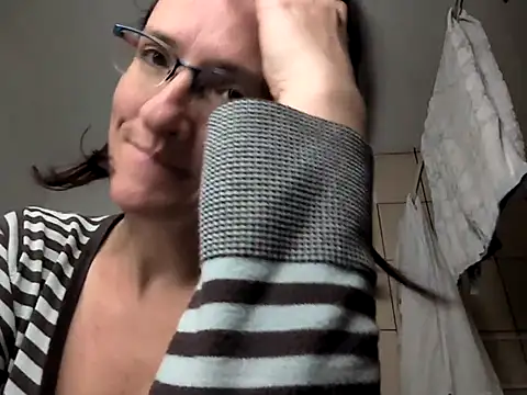 Snapshot of Milky_hairy_mommy chatting on 09-20-25, 06:53 Milky hairy mommy online show from 09-20-25, 06:53