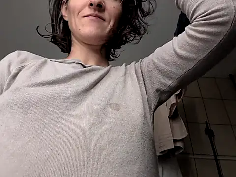 Snapshot of Milky_hairy_mommy chatting on 09-29-25, 08:24 Milky hairy mommy online show from 09-29-25, 08:24