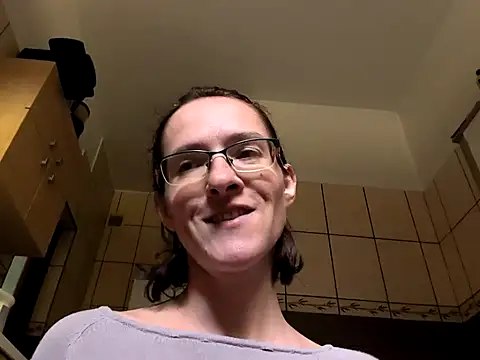 Snapshot of Milky_hairy_mommy chatting on 10-17-25, 10:40 Milky hairy mommy online show from 10-17-25, 10:40