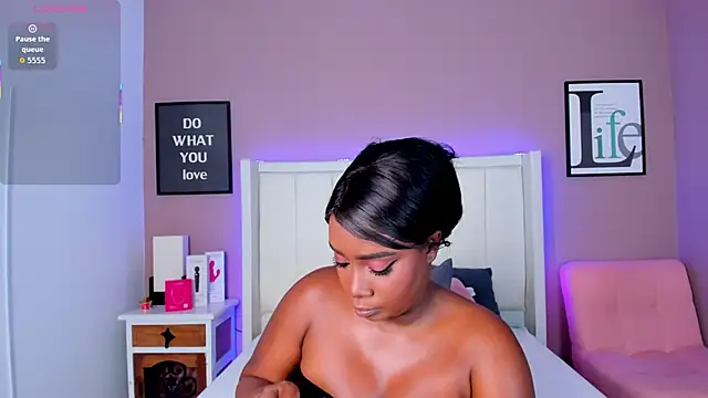 Britanymooree online show from 11-12-25, 07:46