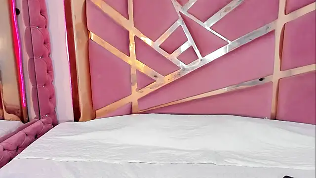 Britanymooree online show from 04-16-26, 09:39