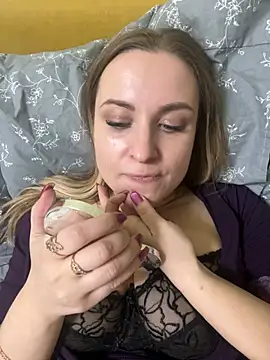 Snapshot of OlgaBuzzz chatting on 02-05-25, 12:27 OlgaBuzzz online show from 02-05-25, 12:27