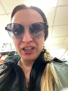 Snapshot of OlgaBuzzz chatting on 03-20-25, 07:47 OlgaBuzzz online show from 03-20-25, 07:47