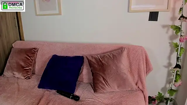 Snapshot of Veronica_isaza__ chatting on 06-17-26, 12:29 Veronica isaza online show from 06-17-26, 12:29