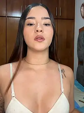 Snapshot of Veronica_isaza__ chatting on 07-03-26, 10:43 Veronica isaza online show from 07-03-26, 10:43