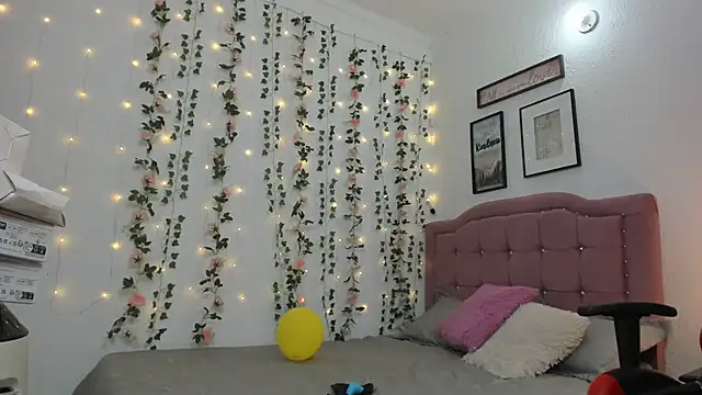 Snapshot of Debora_brown chatting on 01-11-25, 12:01 Debora brown online show from 01-11-25, 12:01