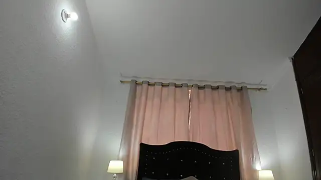 Snapshot of Debora_brown chatting on 02-13-25, 06:05 Debora brown online show from 02-13-25, 06:05