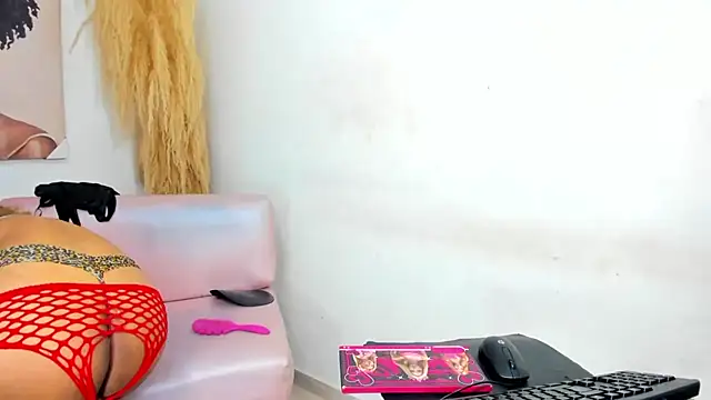 Snapshot of mia_foxts chatting on 09-23-25, 05:27 mia foxts online show from 09-23-25, 05:27