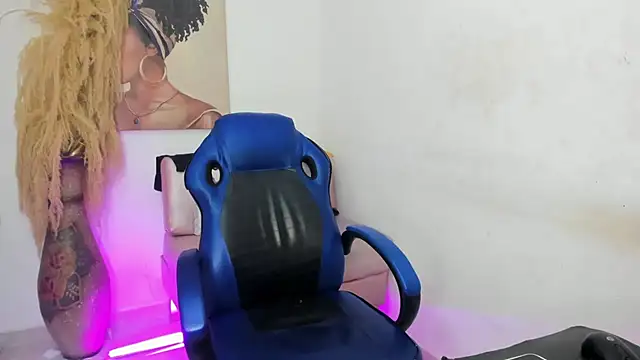 Snapshot of mia_foxts chatting on 11-10-25, 01:59 mia foxts online show from 11-10-25, 01:59